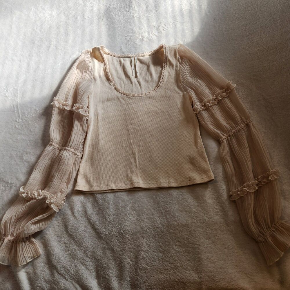 Anthropologie Cream Ribbed Top Sheer Tiered Pleated Ruffle Sleeve Size M EUC